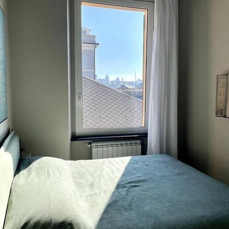 Ferienwohnung Overlooking The Porto Antico Of Genua Exterior foto