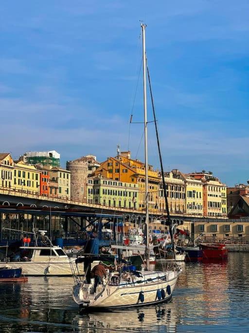 Ferienwohnung Overlooking The Porto Antico Of Genua Exterior foto
